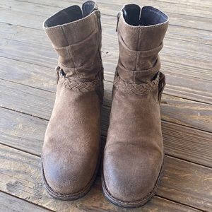 Ankle boots, barely worn!